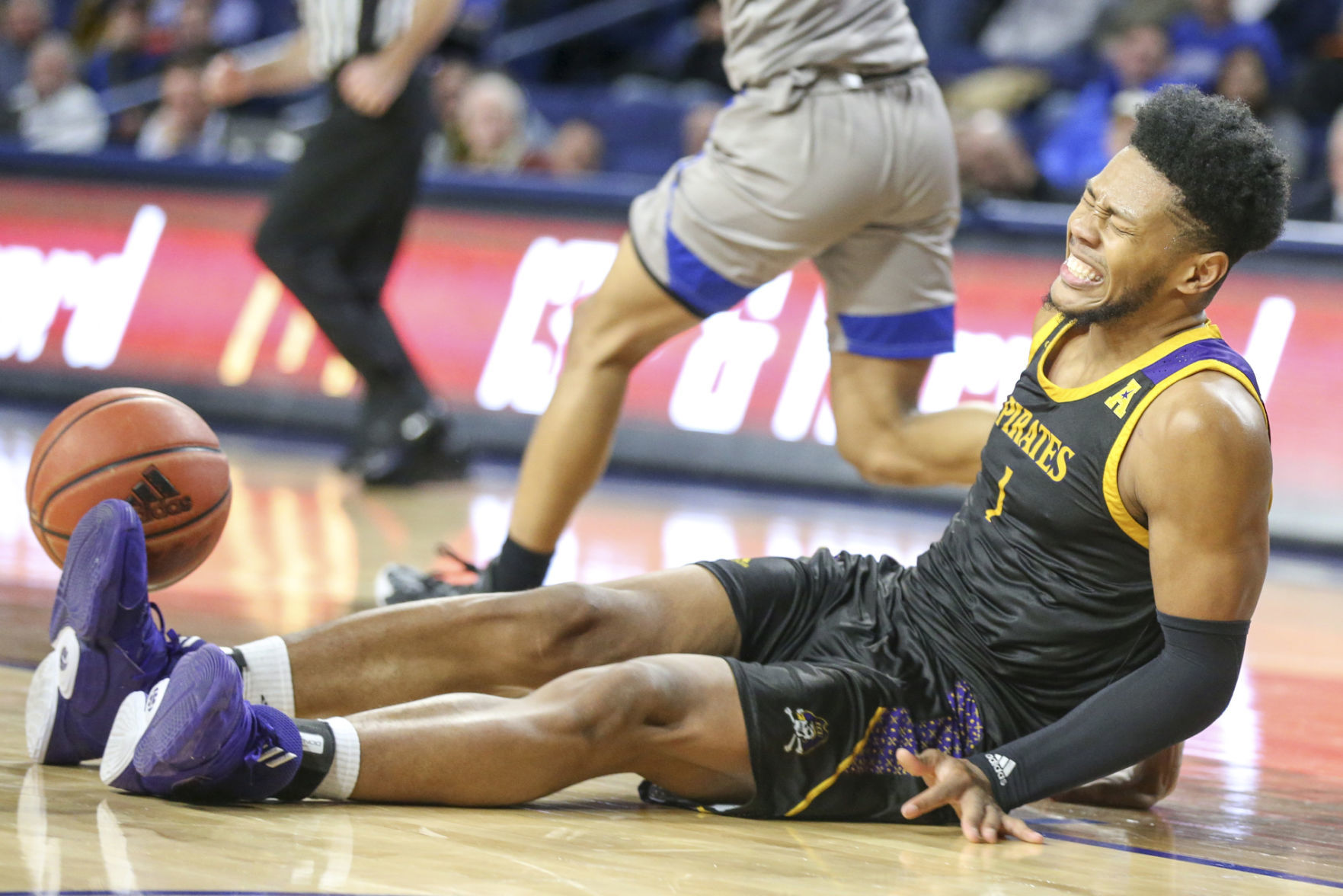 Tulsa Golden Hurricane vs East Carolina Pirates